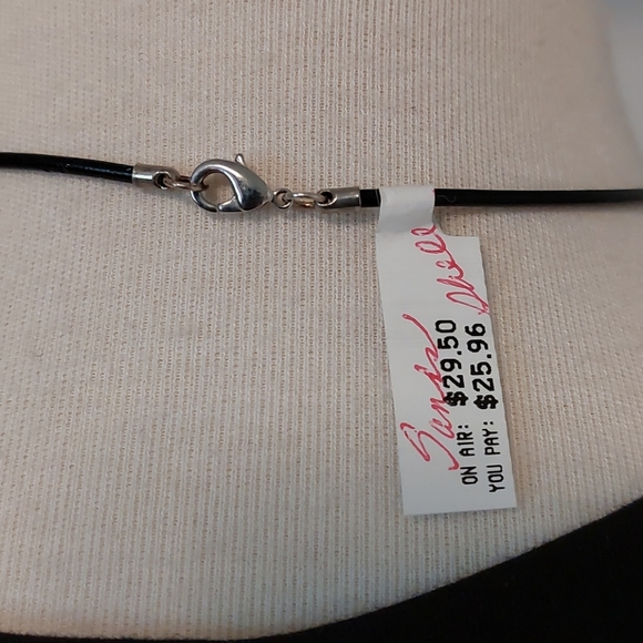 NWT Lee Sands carved floral shell necklace, 18" - Picture 2 of 6